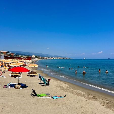 Appartamento Con Accesso Privato Spiaggia サヴォーナ エクステリア 写真