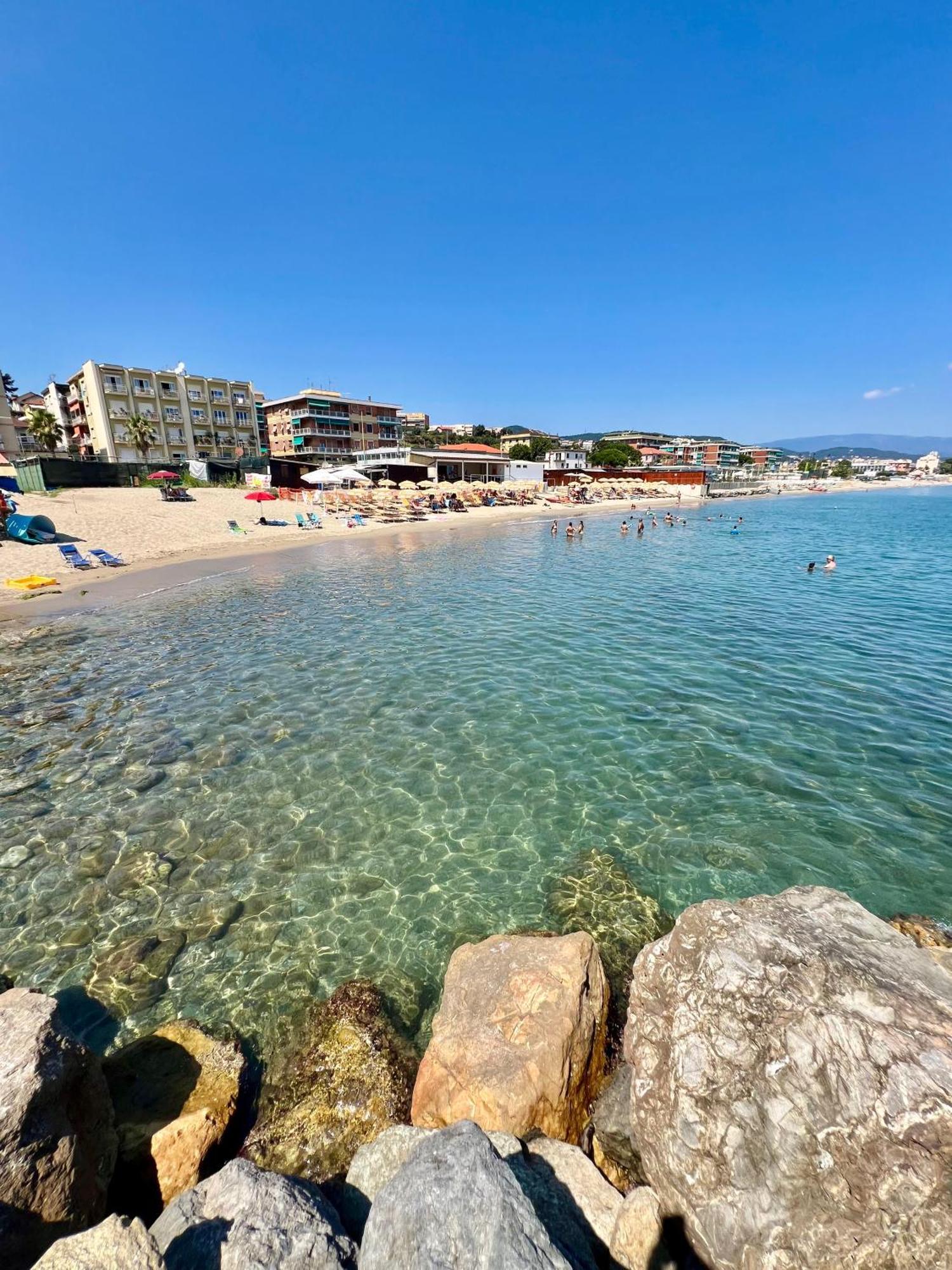 Appartamento Con Accesso Privato Spiaggia サヴォーナ エクステリア 写真